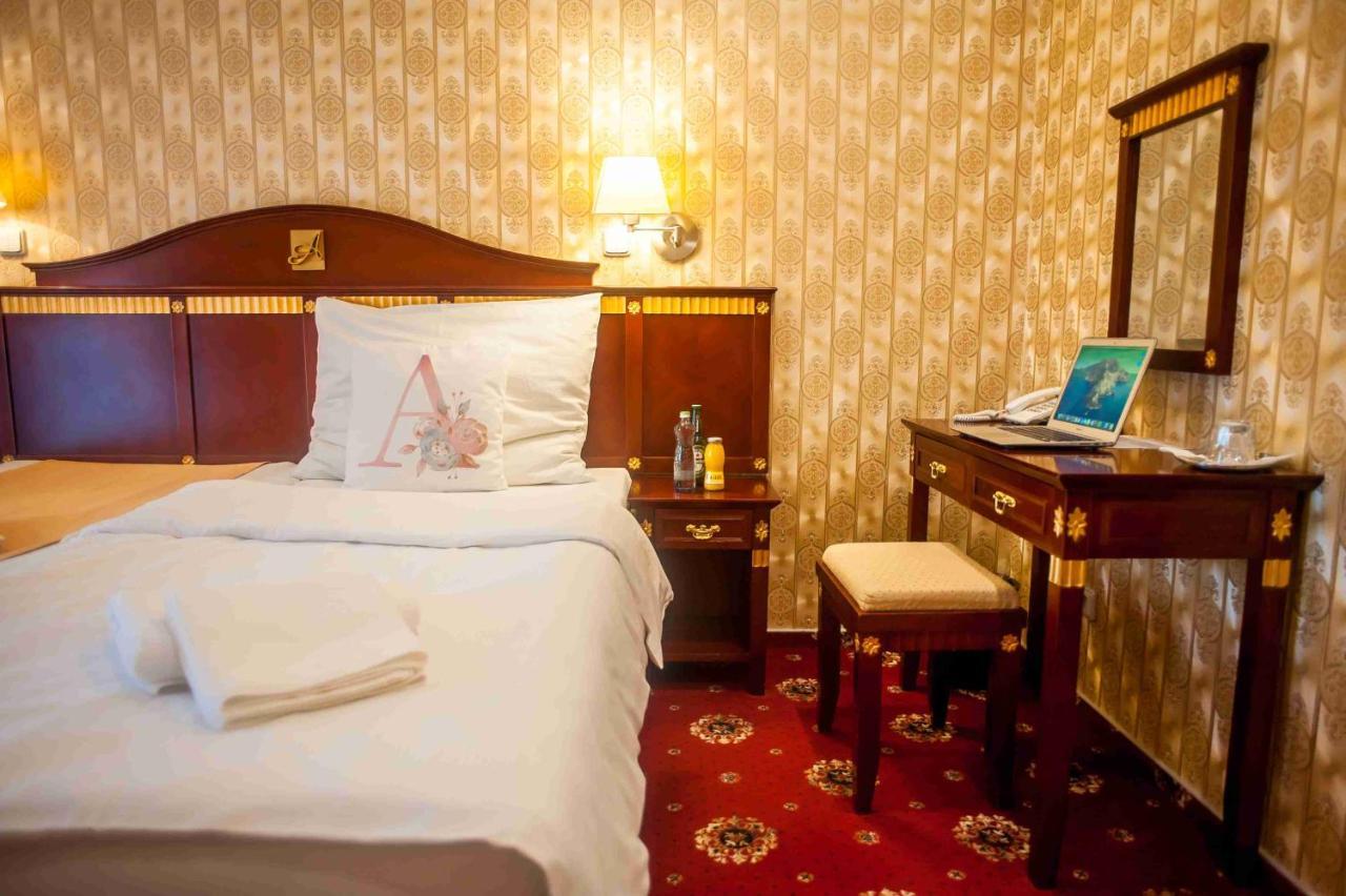 Отель Tommy Wellness & 4*